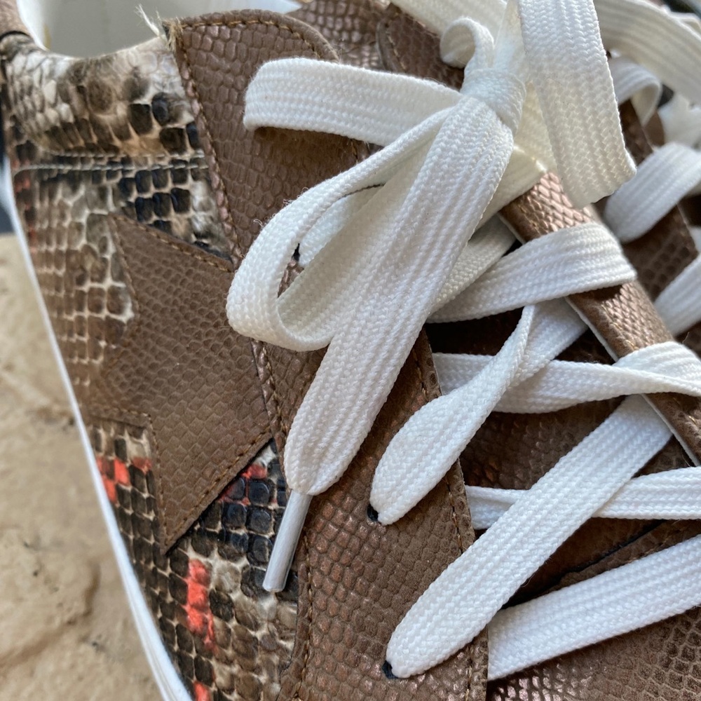 NWOT Snakeskin sneaker shoes size 9 - Picture 2 of 4
